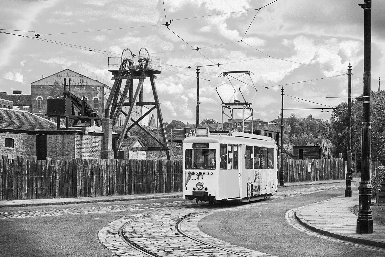 Canon EOS 5D Mark IV + Canon EF 50mm F1.8 STM sample photo. Tram, trolley, tramway photography