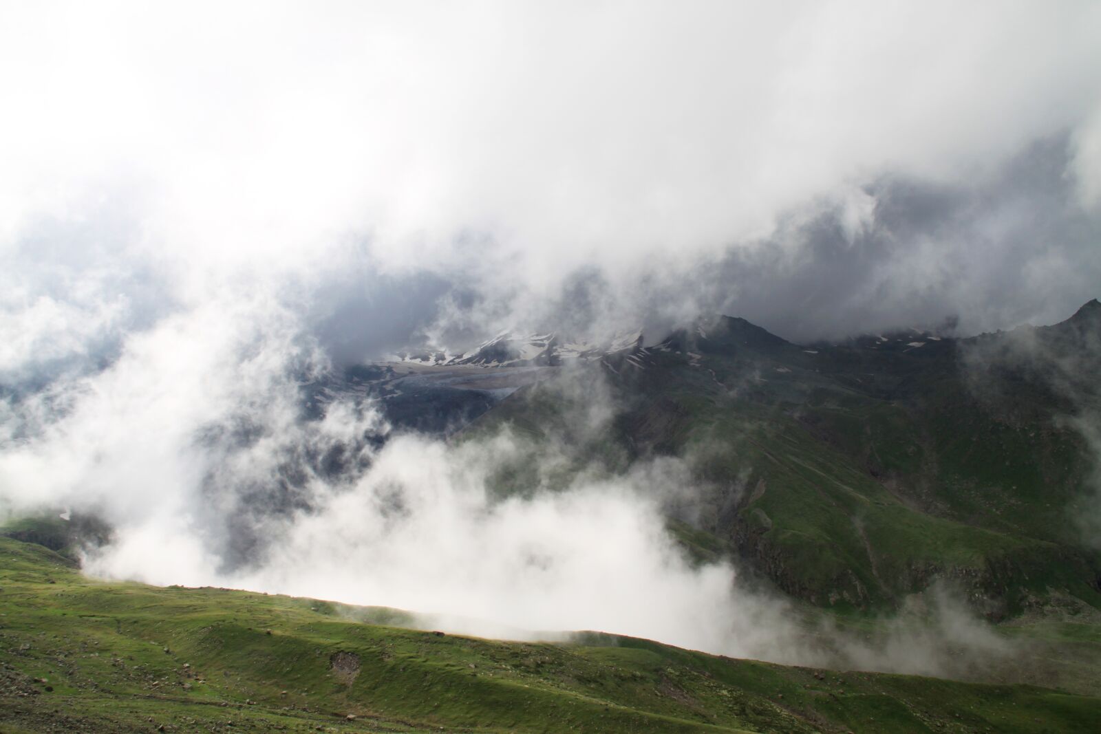 Canon EOS 500D (EOS Rebel T1i / EOS Kiss X3) sample photo. Mountains, view, landscape photography