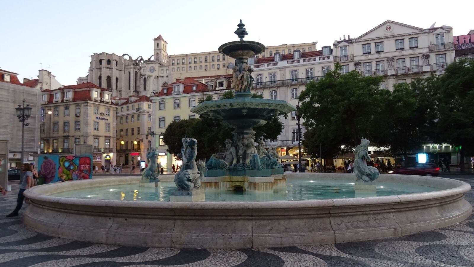Sony DSC-HX60 sample photo. Fountain, the market, tourism photography