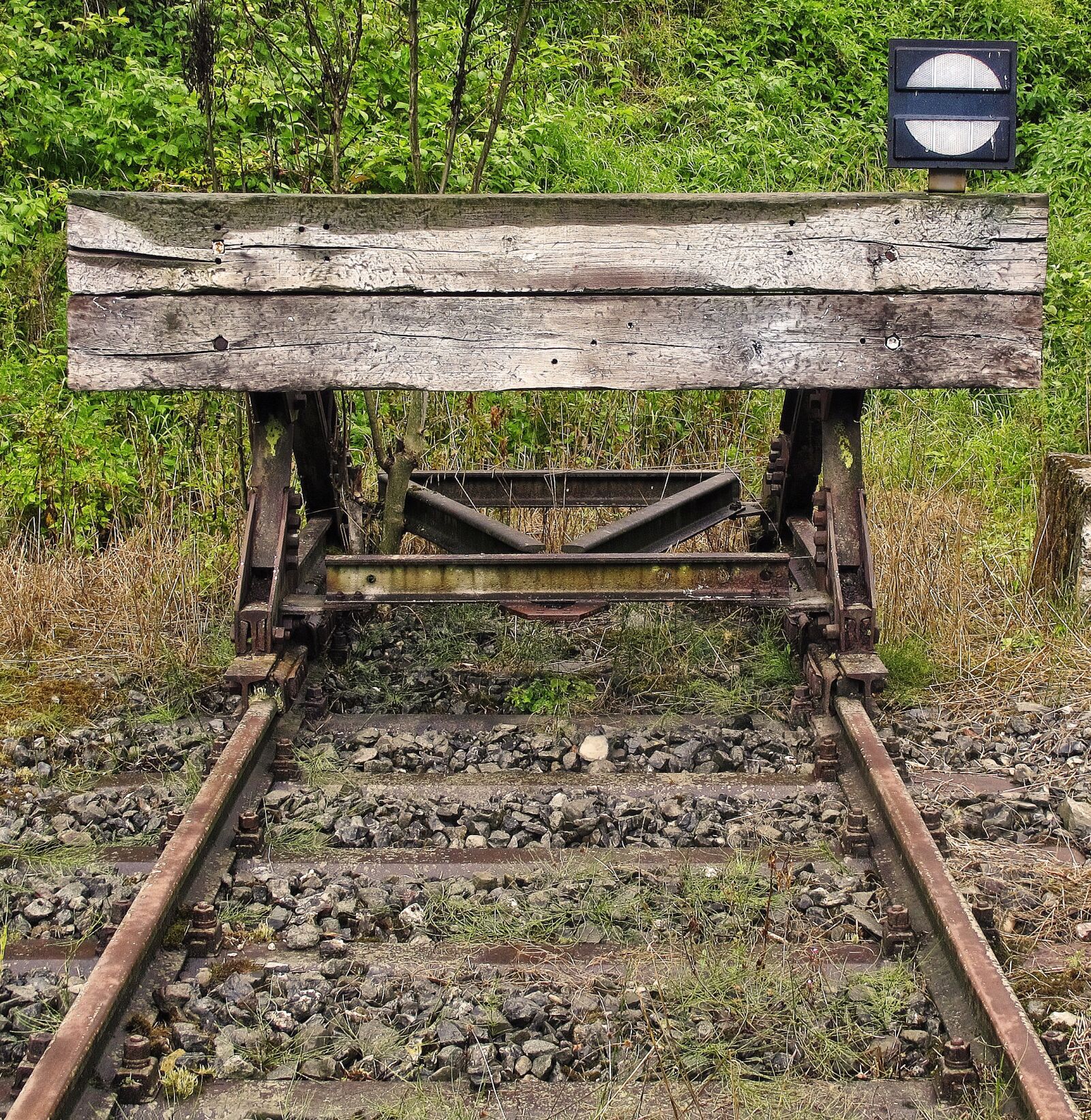 Canon PowerShot G12 sample photo. Brake buffer stop, buffer photography