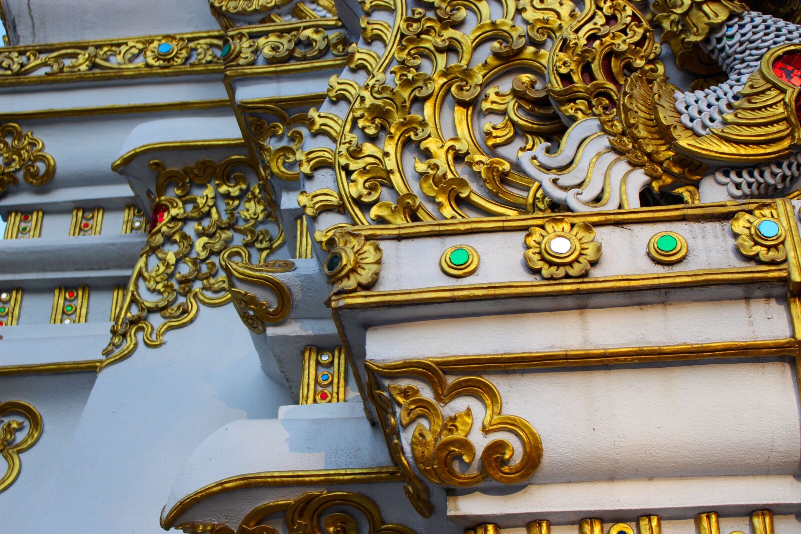Canon EOS 700D (EOS Rebel T5i / EOS Kiss X7i) sample photo. Design, ornate, gold photography