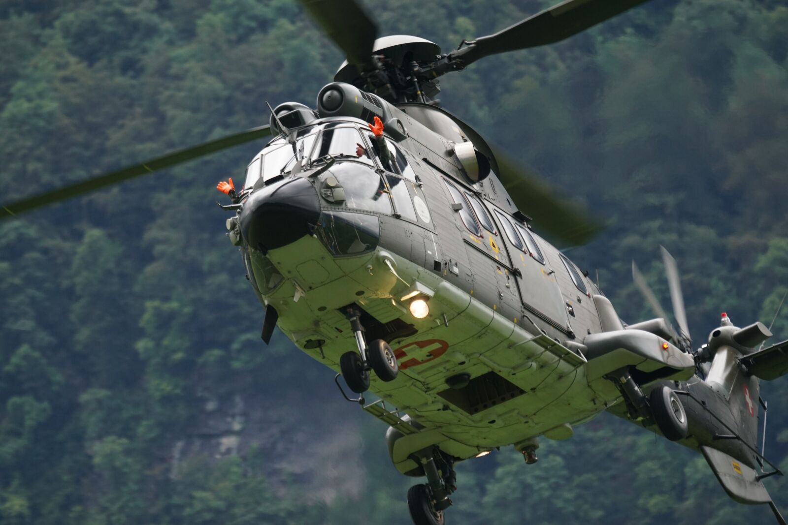 Sony ILCA-77M2 + Sony 70-400mm F4-5.6 G SSM sample photo. Aircraft, helicopter, hubchrauber photography