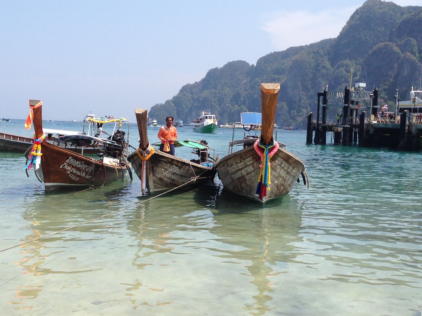 iPhone 5 back camera 4.12mm f/2.4 sample photo. Boats, thailand, blue water photography