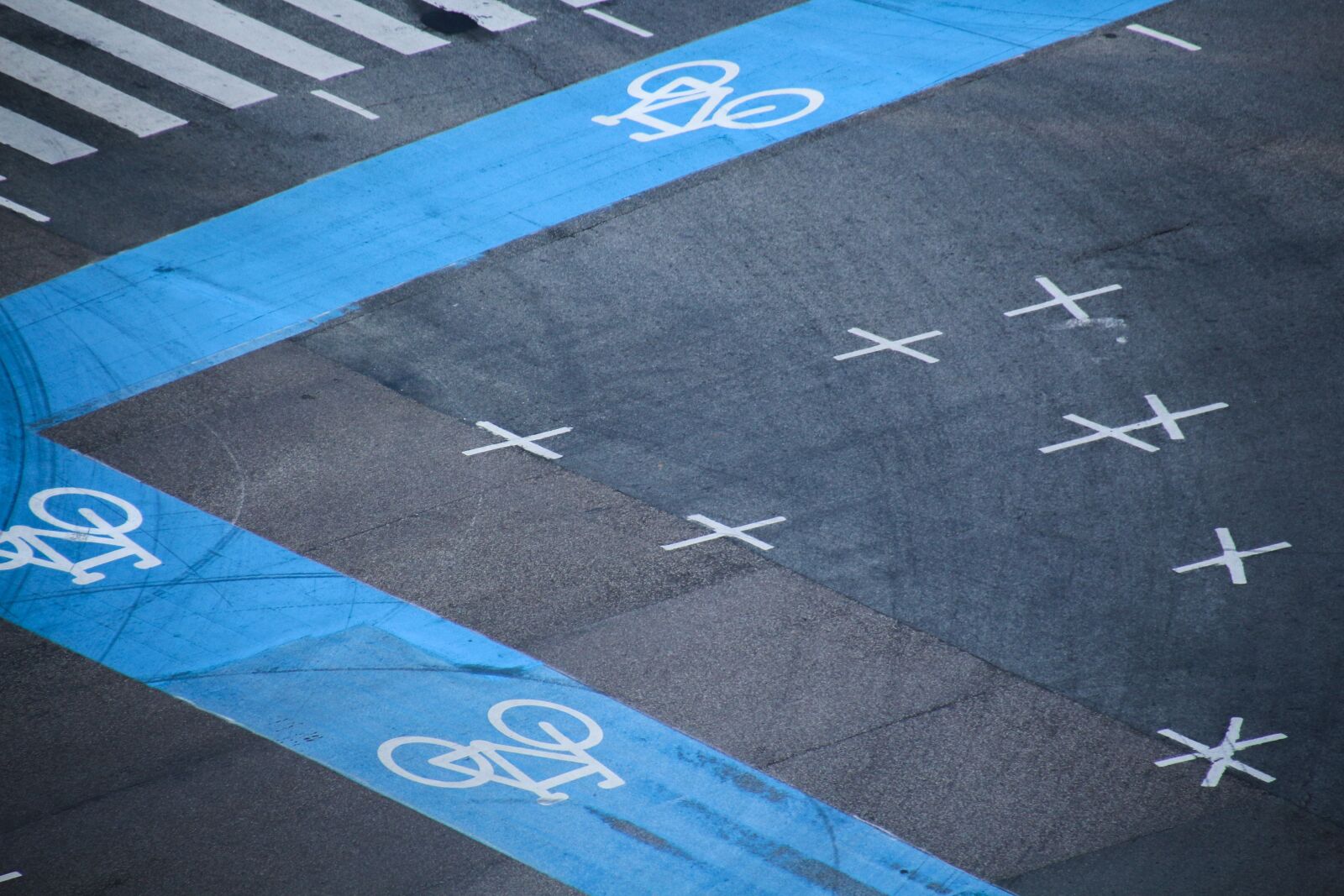 Canon EOS 700D (EOS Rebel T5i / EOS Kiss X7i) sample photo. Bicycle path, junction, bike photography