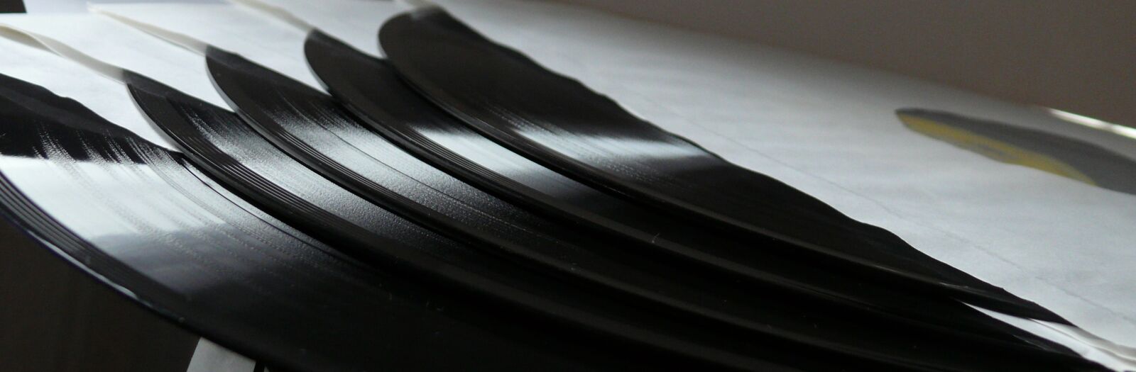 Leica V-LUX 1 sample photo. Vinyl, music, record photography