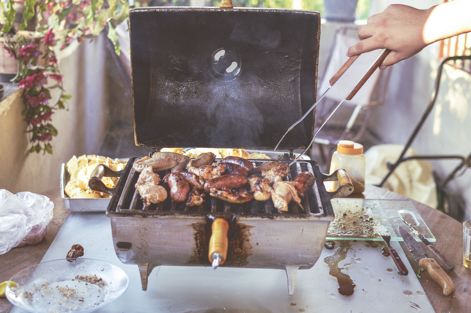 Nikon D3200 + Nikon AF-S DX Nikkor 35mm F1.8G sample photo. Countryside, chicken, meat, raw photography