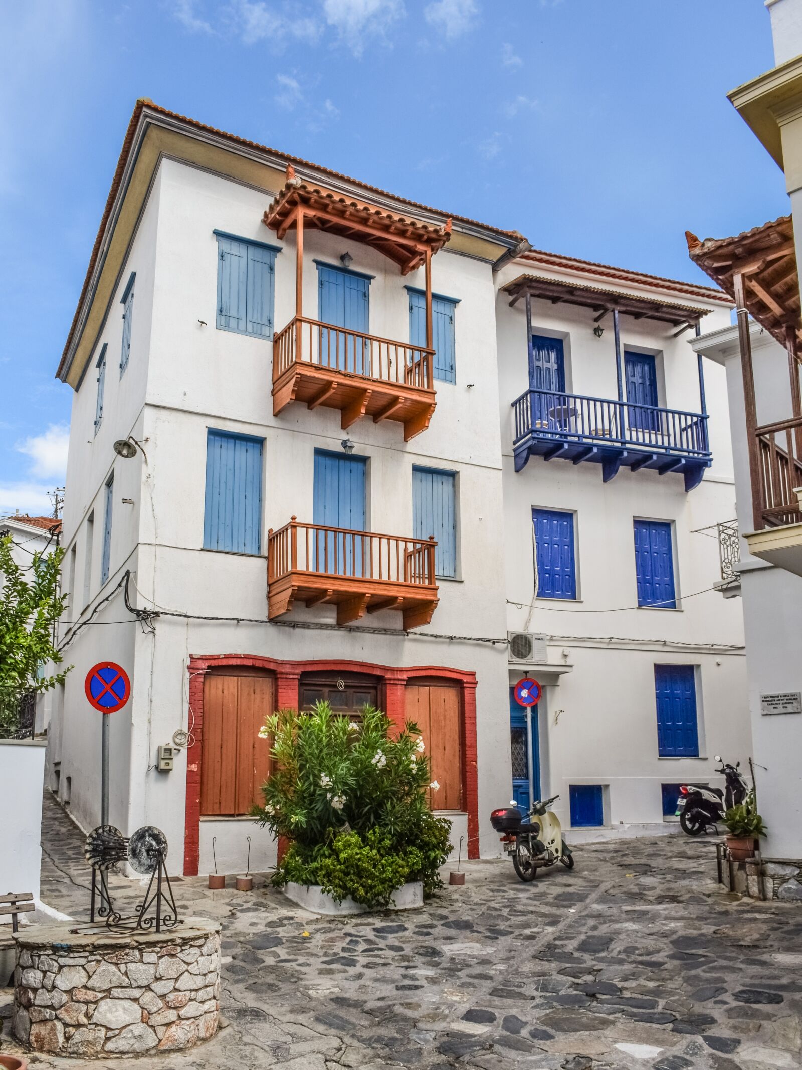 Nikon D3300 sample photo. House, street, architecture photography