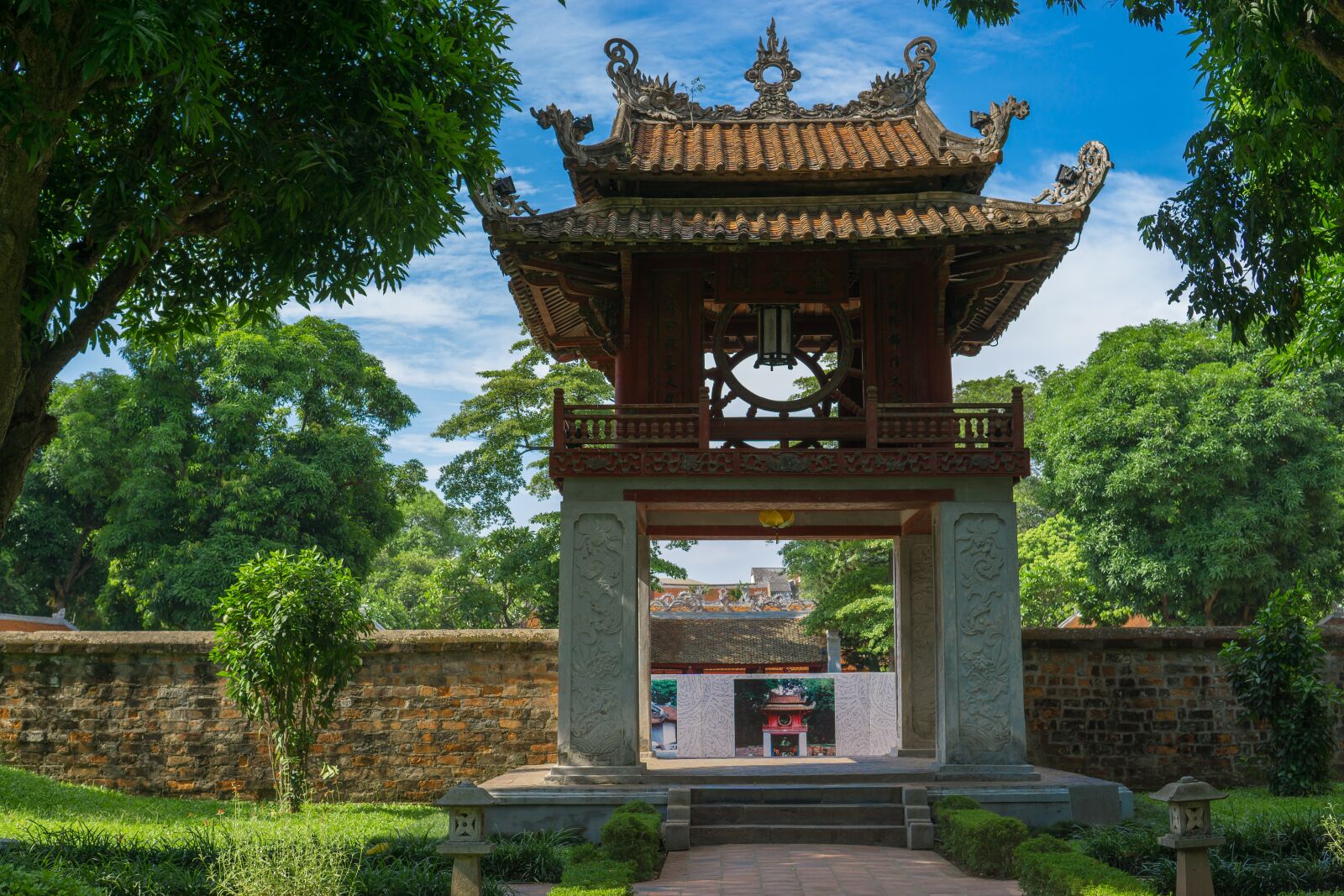 Sony a6000 sample photo. Van mieu, university, quoc photography