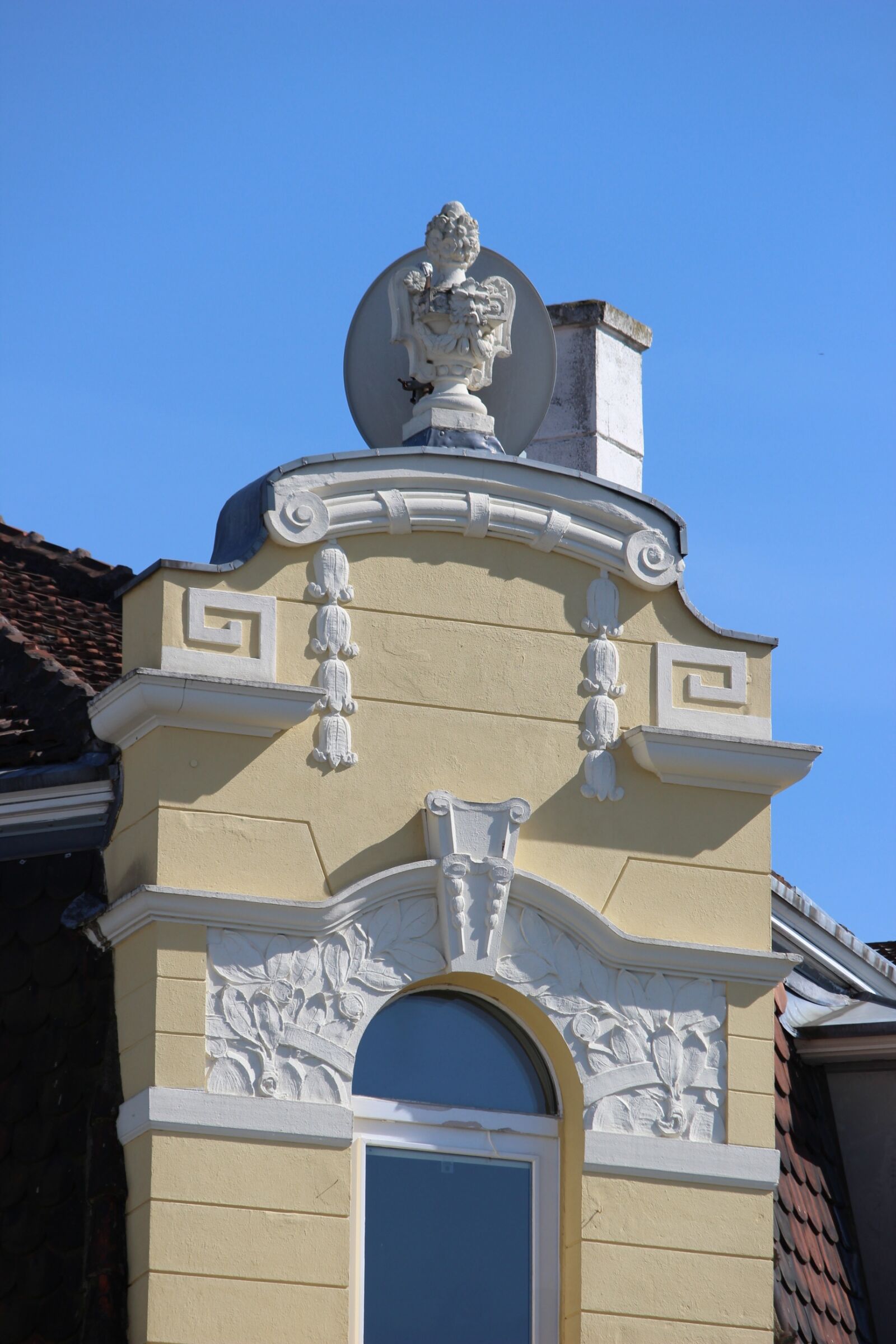 Canon EOS 600D (Rebel EOS T3i / EOS Kiss X5) sample photo. Architecture, old, sky photography