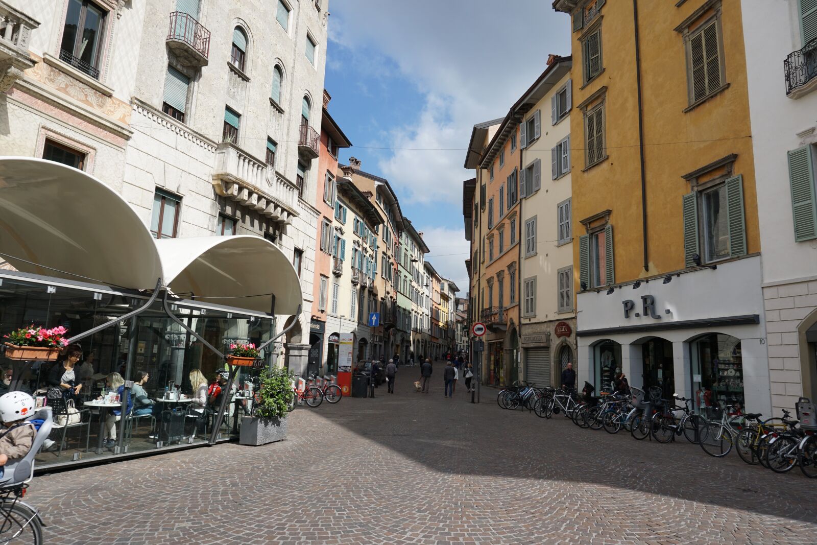 Sony a5100 sample photo. Bergamo, italy, holiday photography