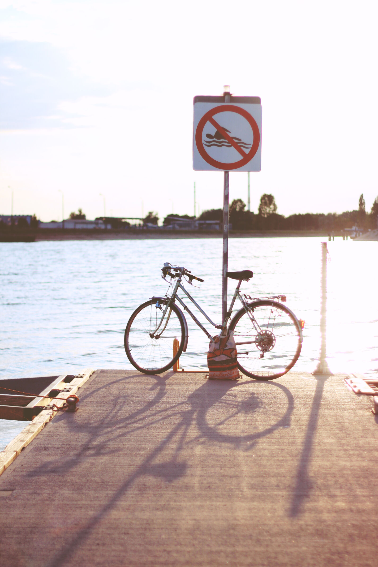 Canon EOS 600D (Rebel EOS T3i / EOS Kiss X5) + Canon EF 50mm F1.8 II sample photo. Sunset, bicycle photography