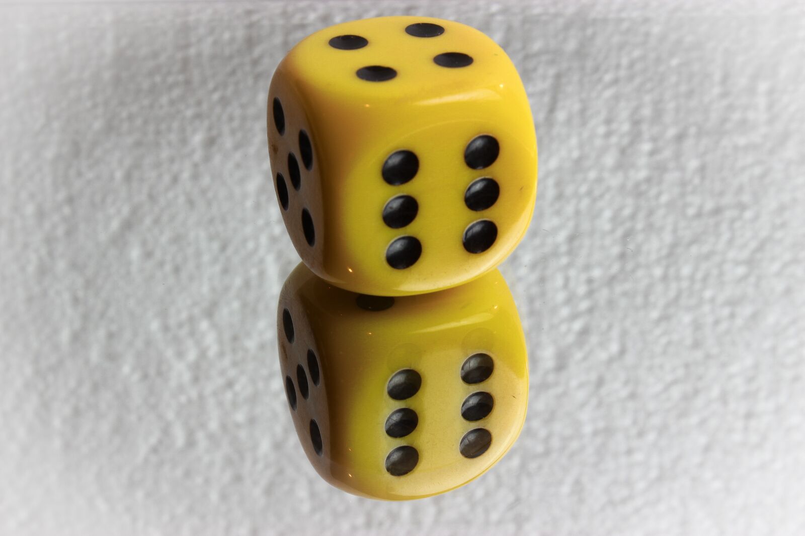 Canon EOS 600D (Rebel EOS T3i / EOS Kiss X5) sample photo. Dice, gambling, game photography
