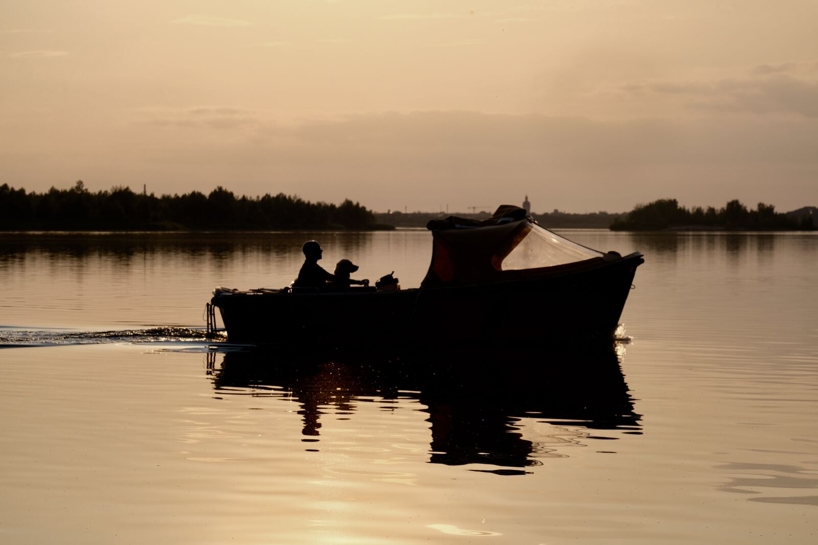 Fujifilm X-T20 + Fujifilm XC 50-230mm F4.5-6.7 OIS II sample photo. Markkleeberger lake, boat, dog photography