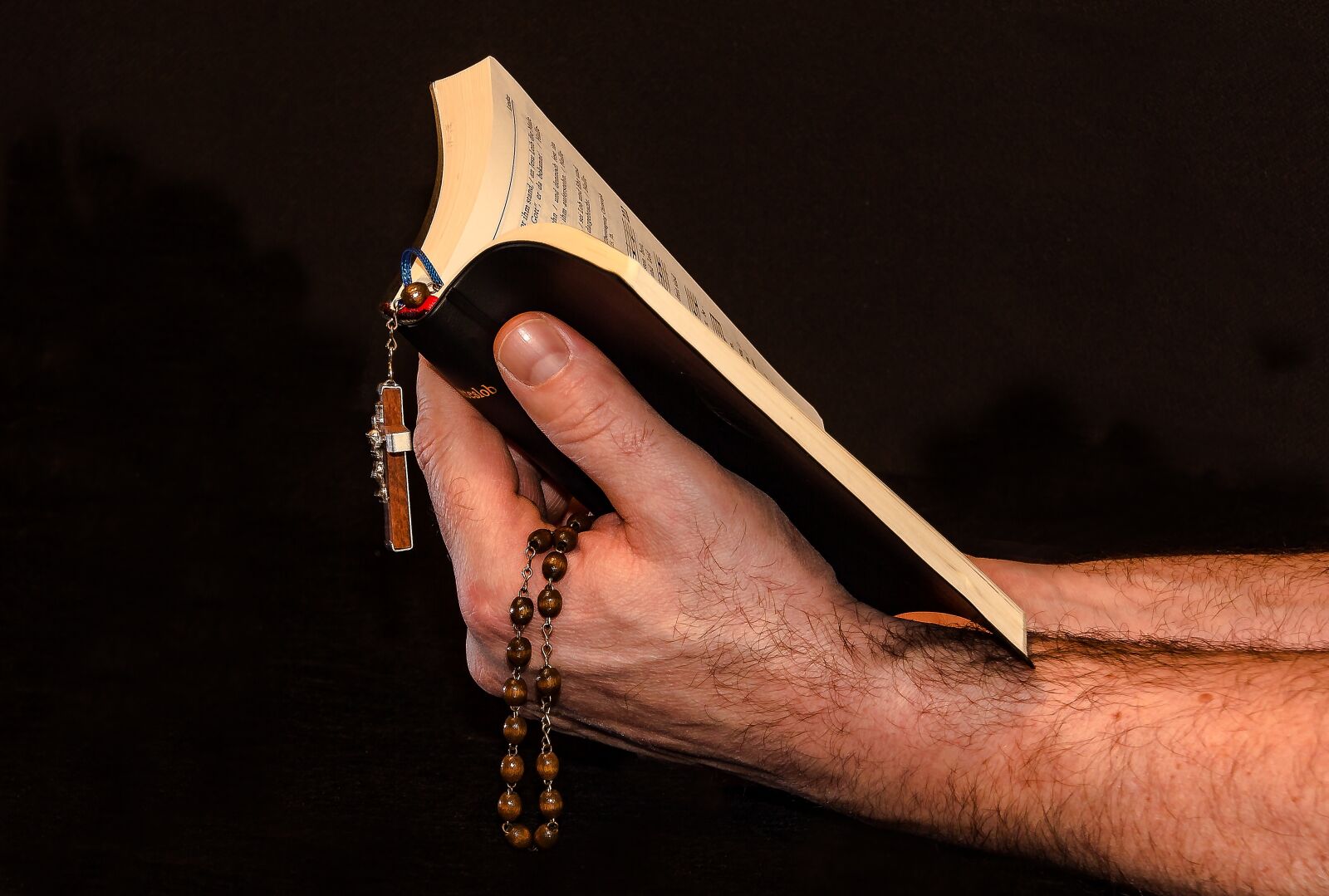 Canon EOS 650D (EOS Rebel T4i / EOS Kiss X6i) sample photo. Prayer, prayer book, rosary photography