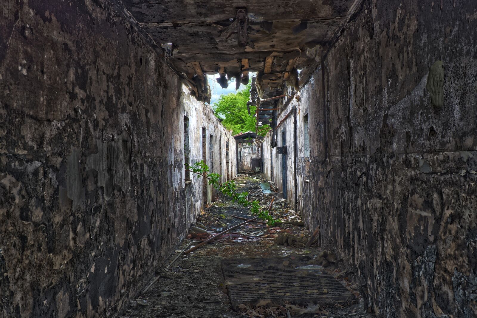 Olympus OM-D E-M10 sample photo. Lost places, abandoned, decay photography