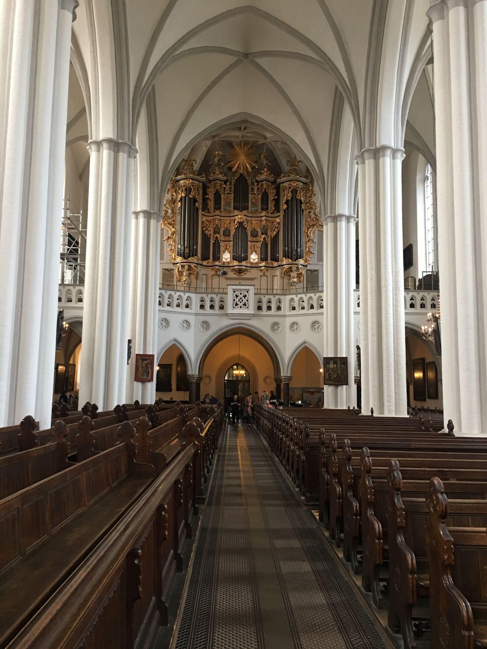 iPhone 6s Plus back camera 4.15mm f/2.2 sample photo. Church, cathedral, germany photography