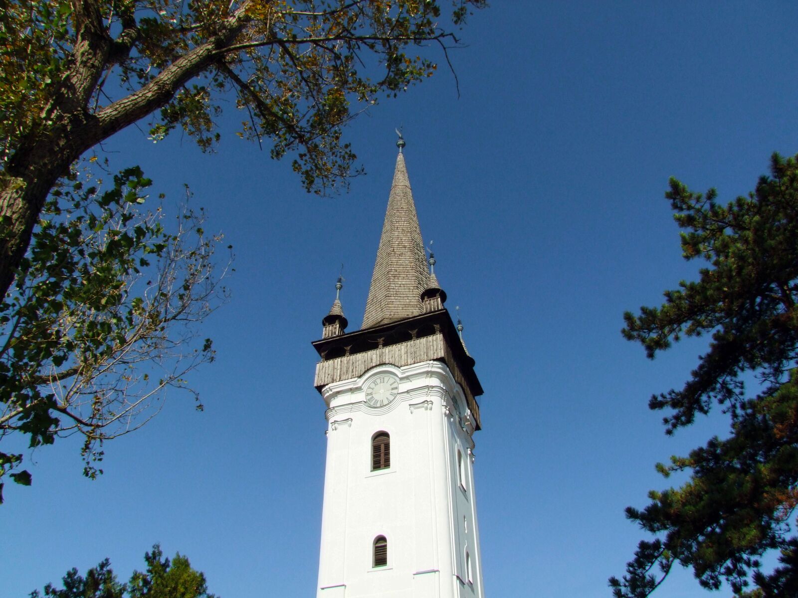 Fujifilm FinePix S100fs sample photo. Church, shingles, reformed photography