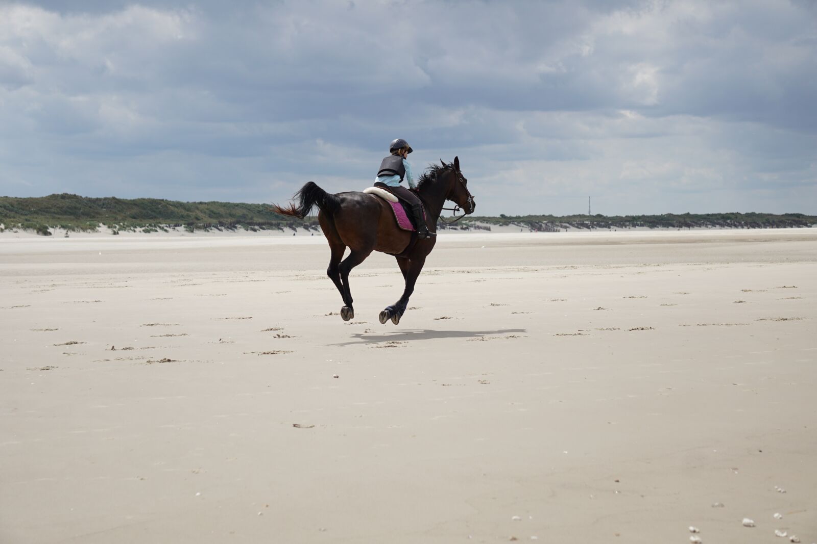 Sony E 55-210mm F4.5-6.3 OSS sample photo. Borkum, beach, reiter photography