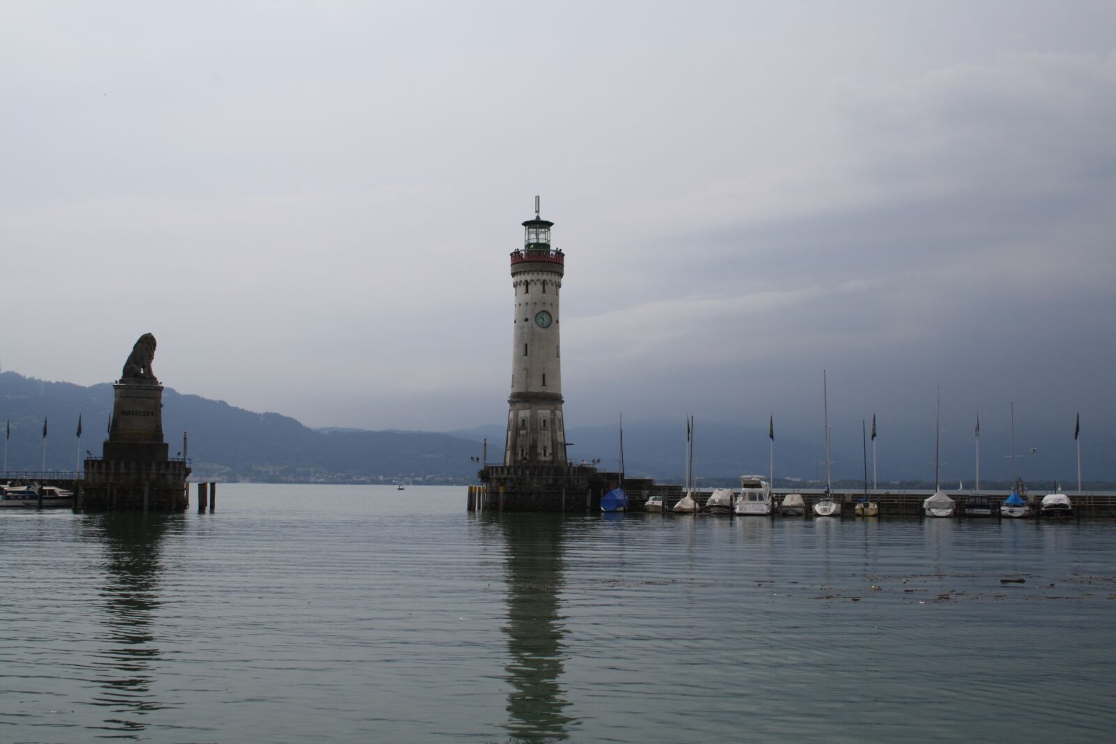 Canon EOS 1000D (EOS Digital Rebel XS / EOS Kiss F) sample photo. Lake constance, lindau, port photography