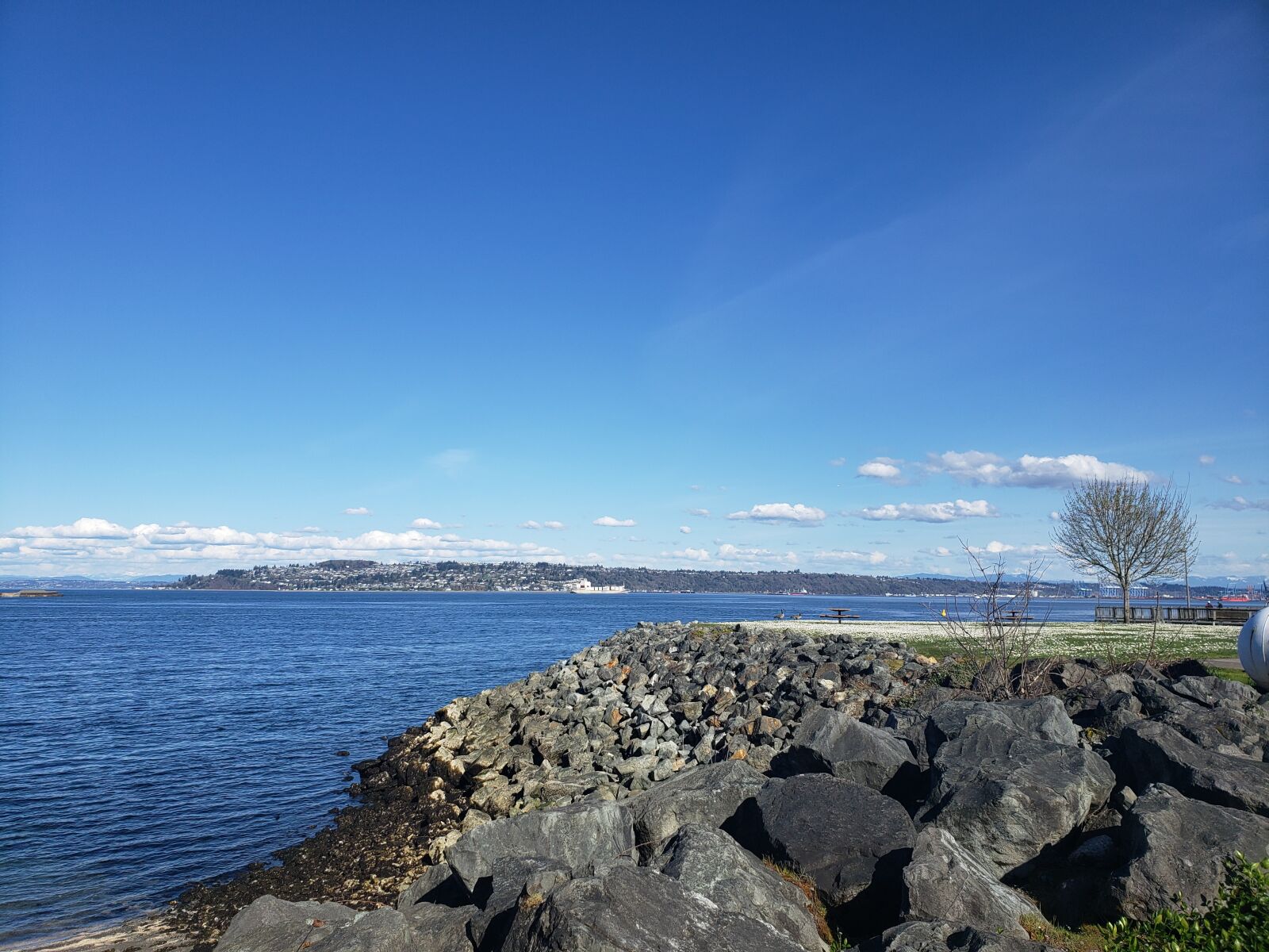 Samsung Galaxy S9 sample photo. Water, rock, beach photography