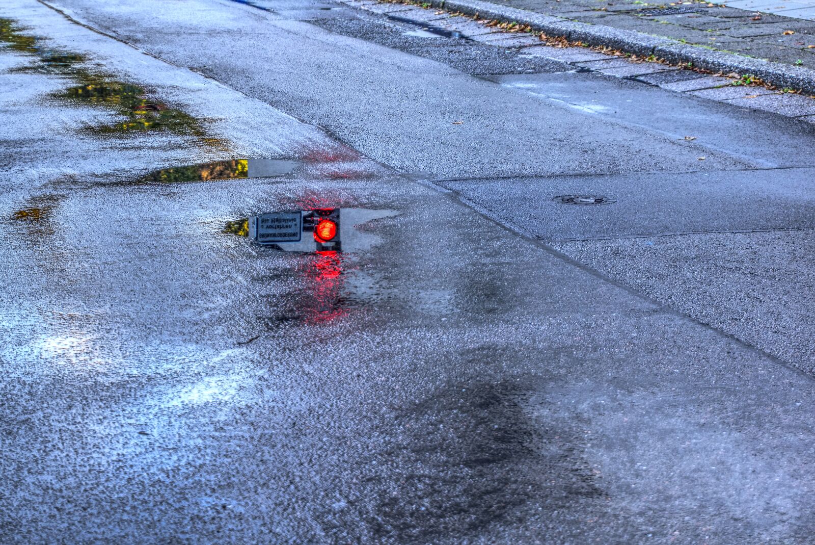 Sony a6000 sample photo. Traffic lights, mirroring, reflection photography