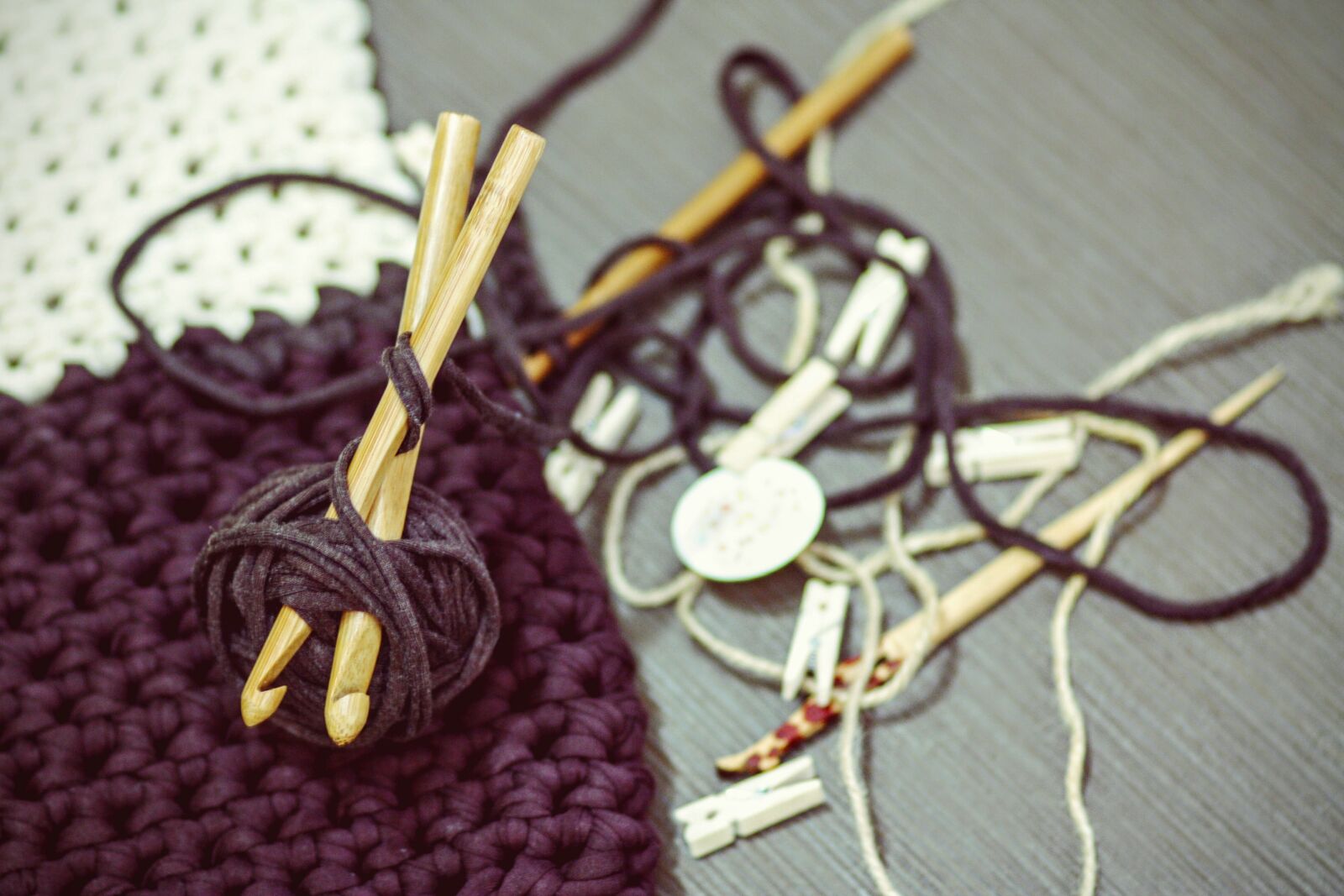 Canon EOS 450D (EOS Rebel XSi / EOS Kiss X2) sample photo. Crocheting, yarn, diy photography