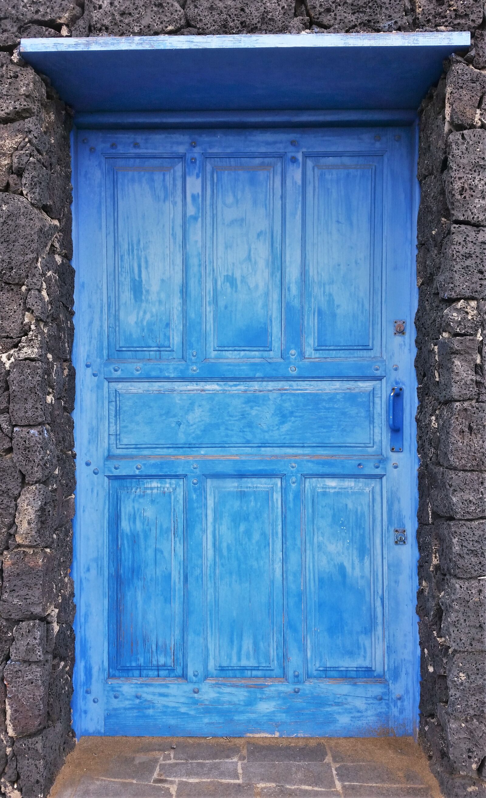 Samsung Galaxy S5 sample photo. Lanzarote, old door, blue photography