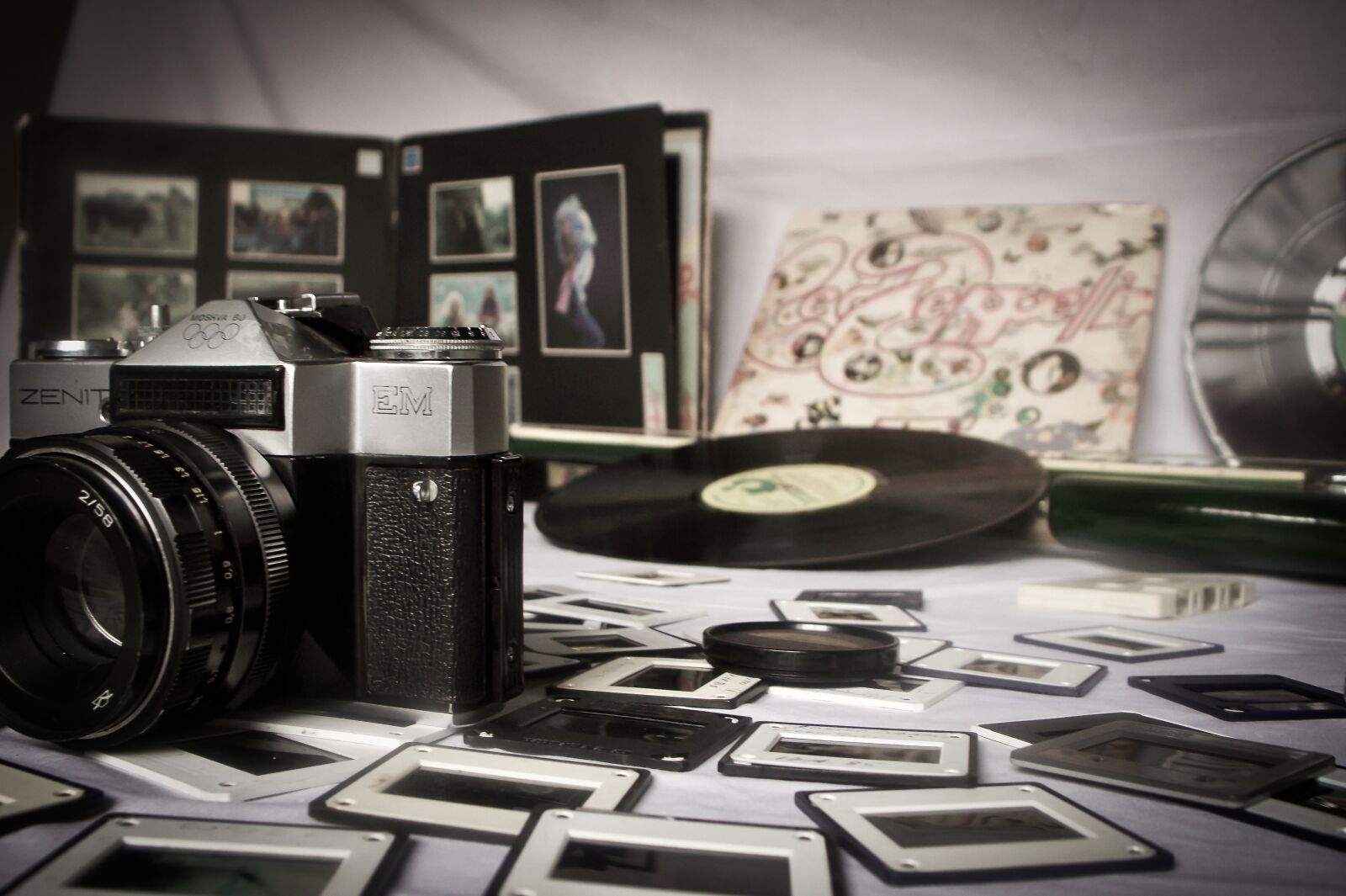 Kodak EASYSHARE Z1485 IS DIGITAL CAMERA sample photo. Camera, disc, disk photography