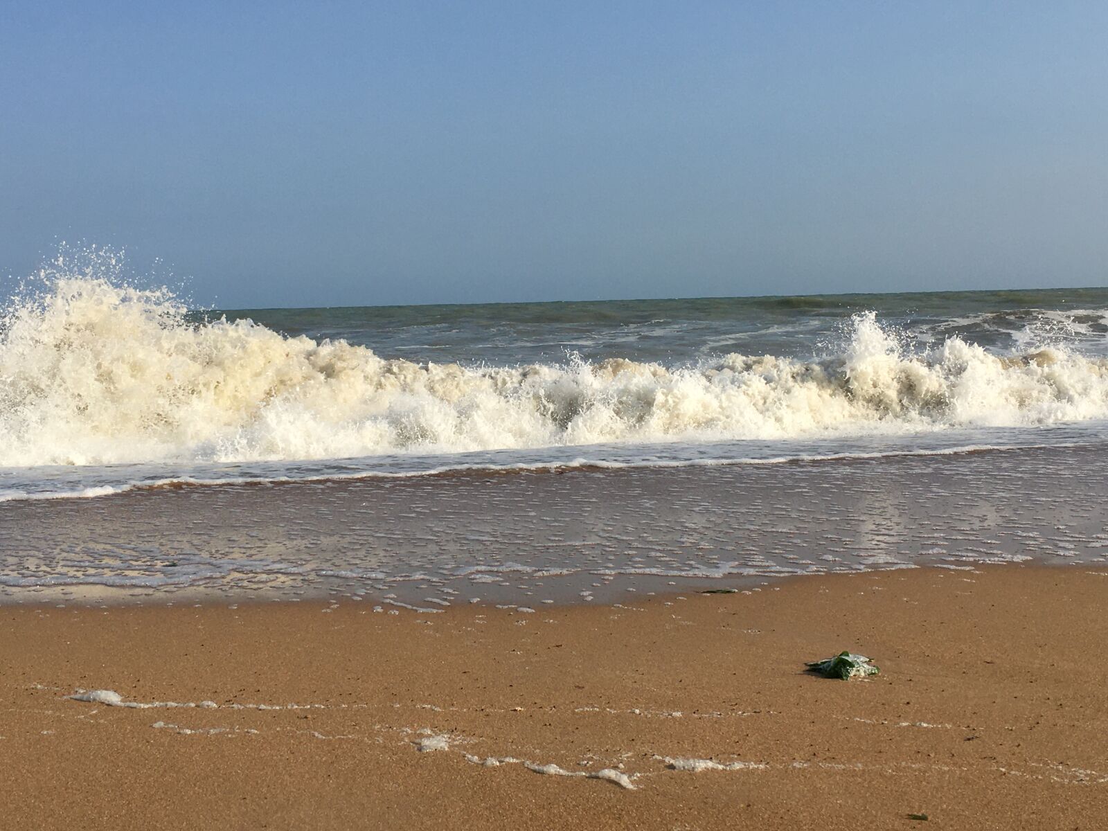 iPhone 6s Plus back camera 4.15mm f/2.2 sample photo. Sea, wave, sand photography