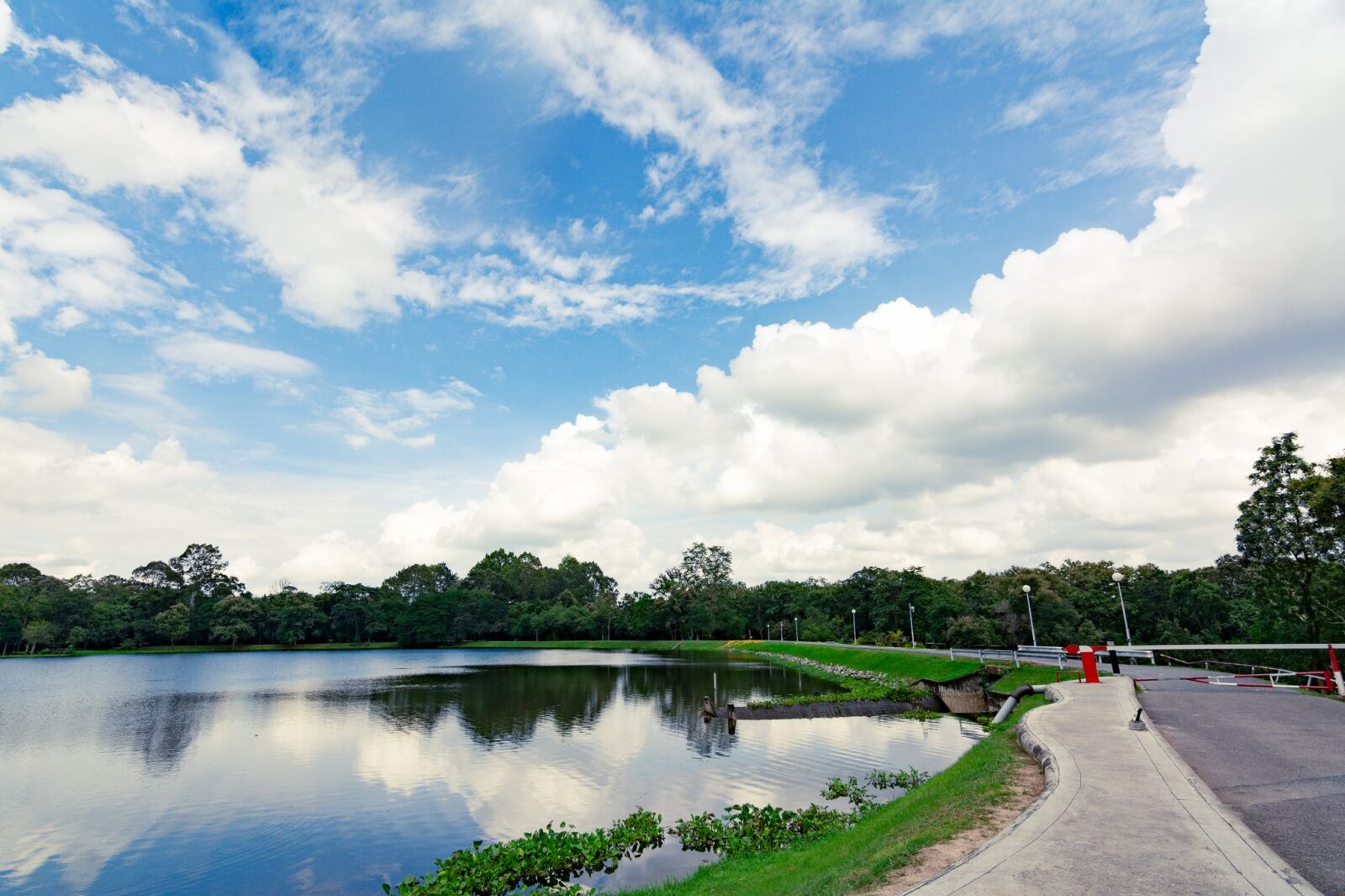 Tokina AT-X Pro 11-16mm F2.8 DX II sample photo. Lake, sky, landscape photography