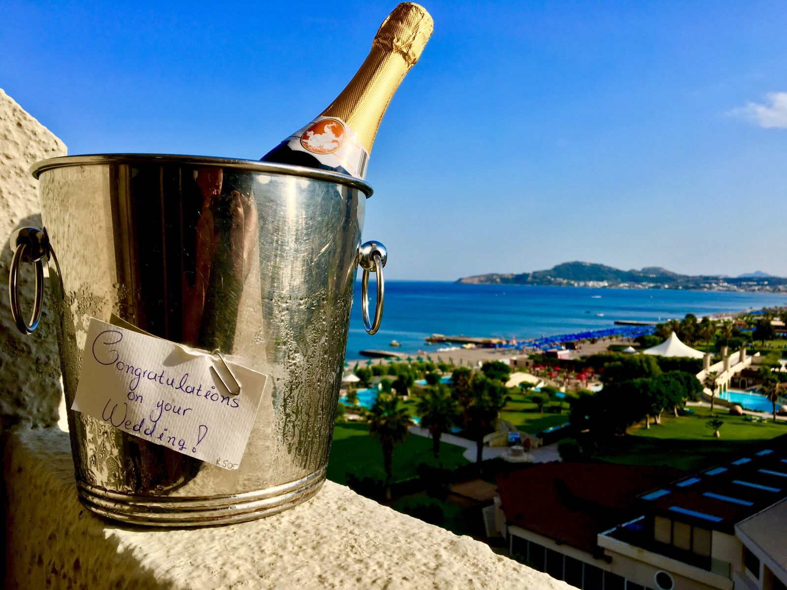 iPhone 6s back camera 4.15mm f/2.2 sample photo. Wedding, champagne, vacations photography