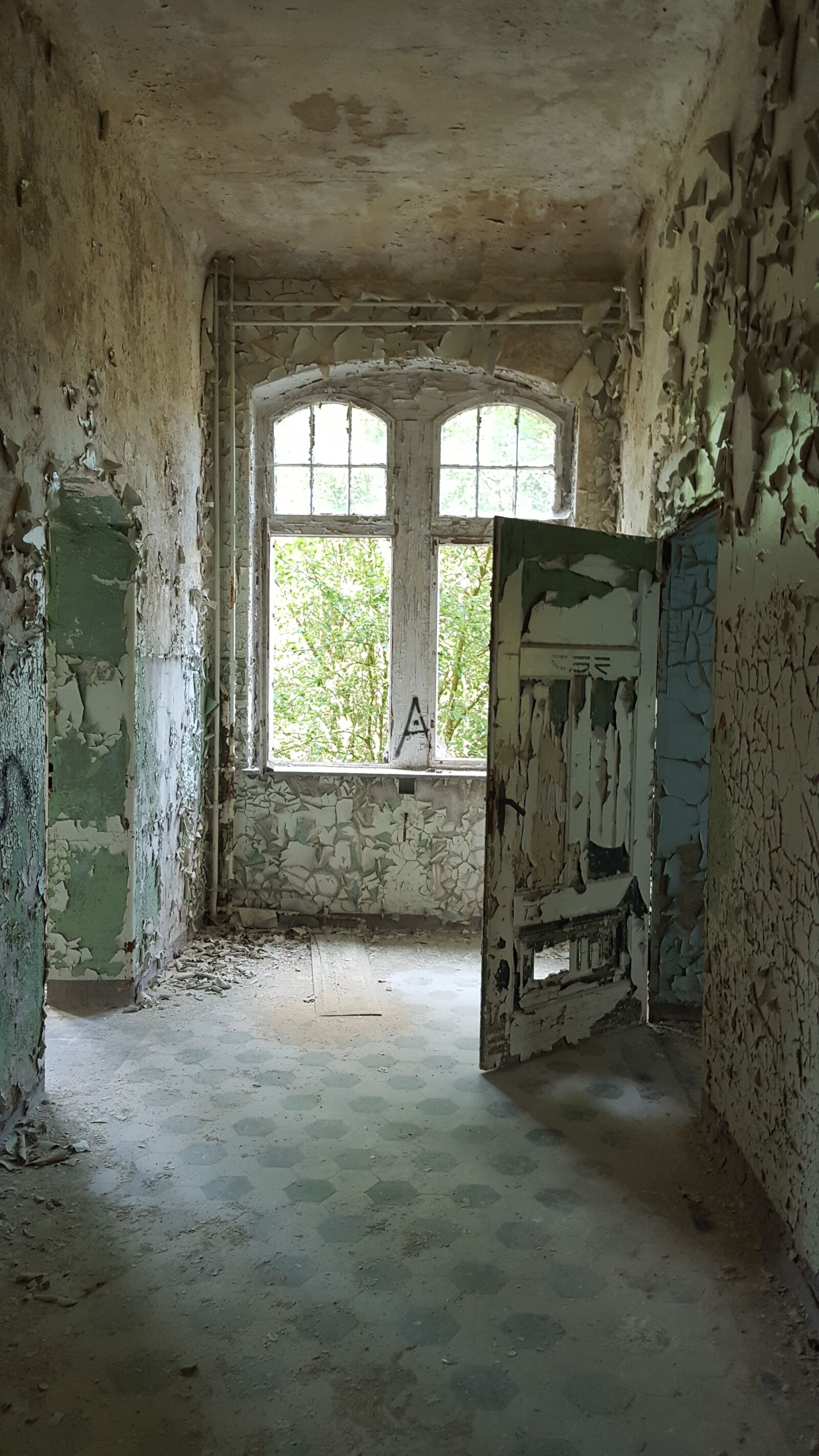 Samsung GALAXY S6 edge sample photo. Urbex, old, interior photography