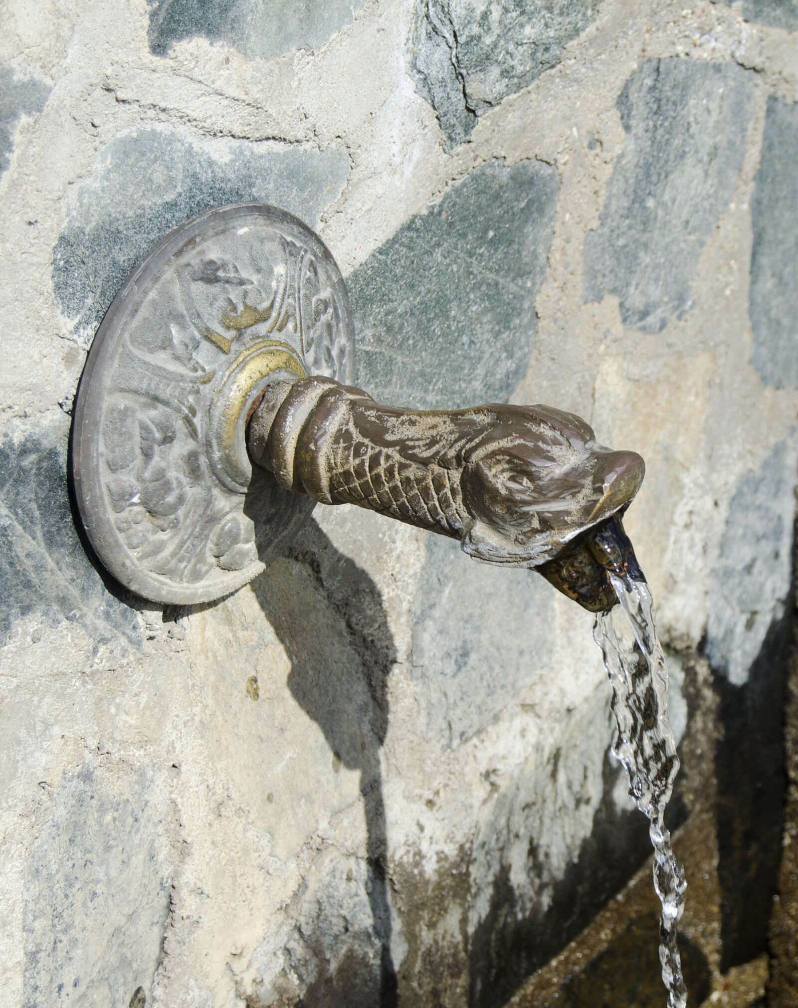 Nikon D5100 sample photo. Fountain, bronze, snake head photography