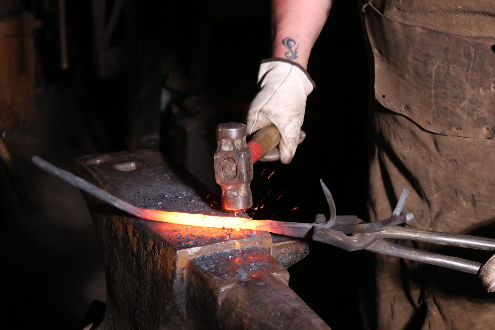 Canon EOS 80D sample photo. Blacksmith, forge, hammer photography