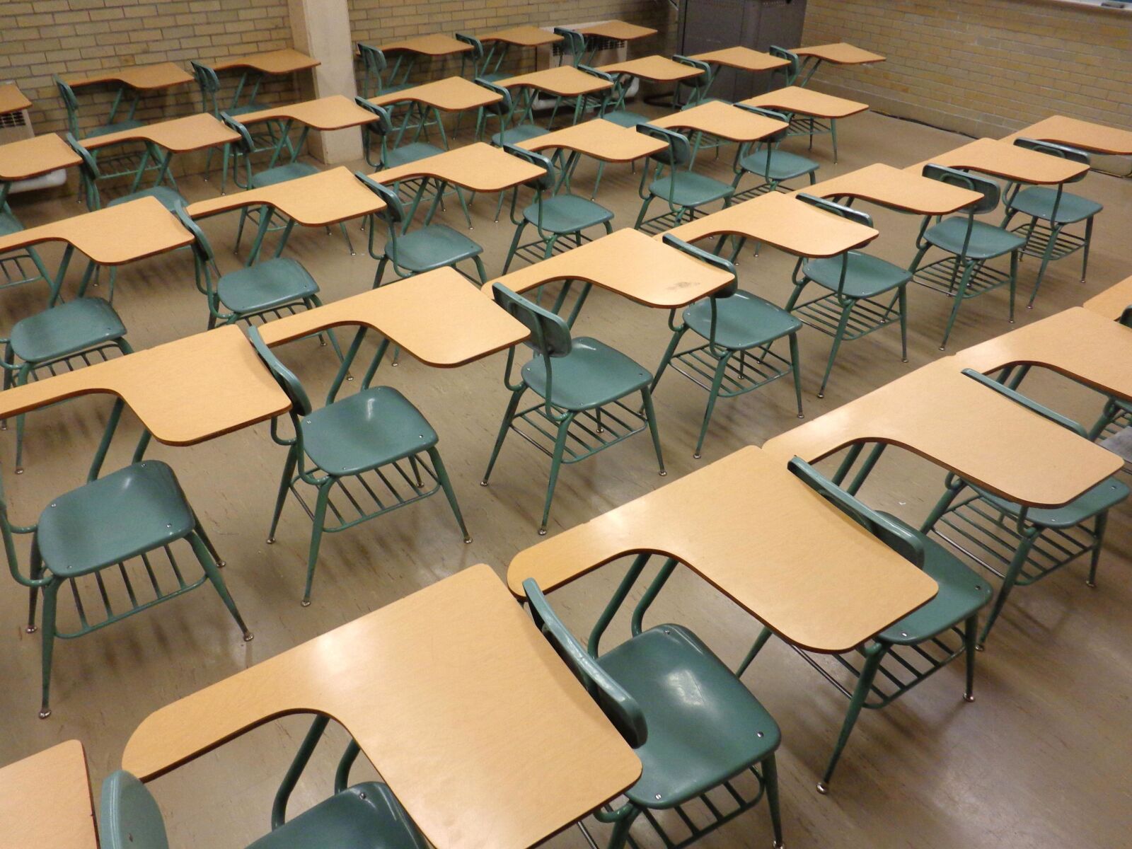Sony DSC-W690 sample photo. "School, classroom, empty desks" photography