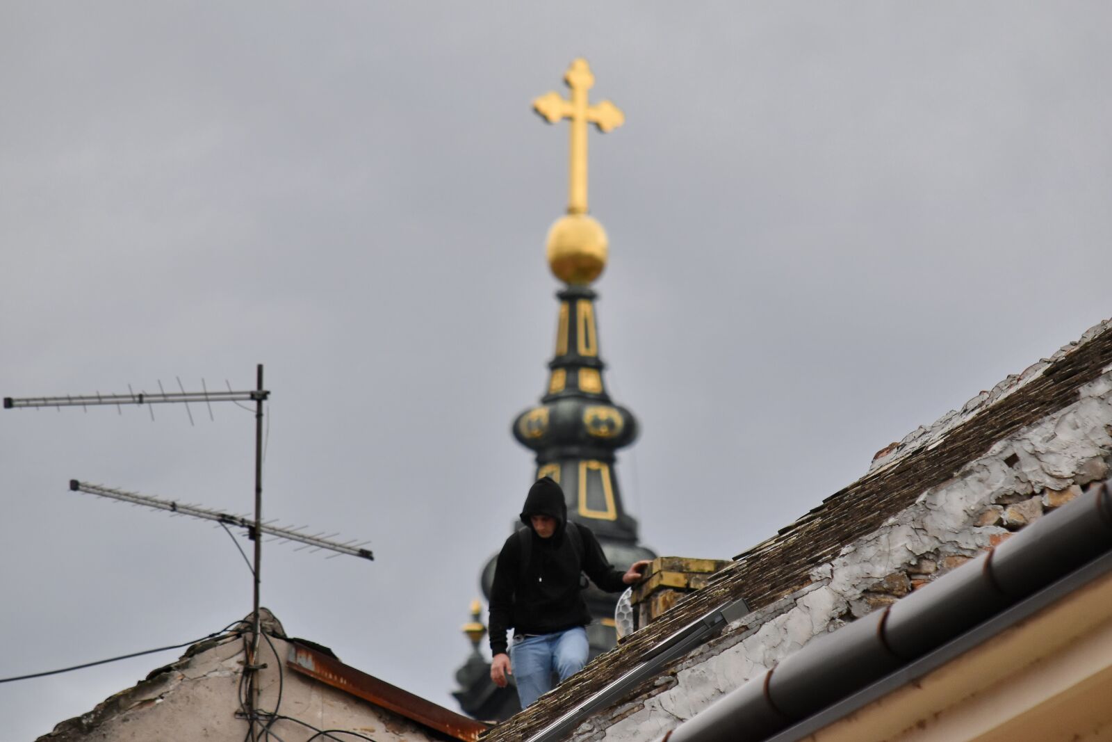 Nikon D5500 sample photo. Man, roof, architecture, religion photography