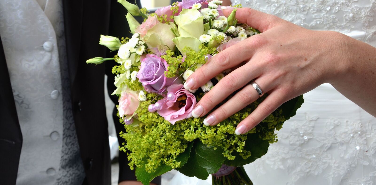 Nikon D5100 sample photo. Wedding, wedding ring, flower photography