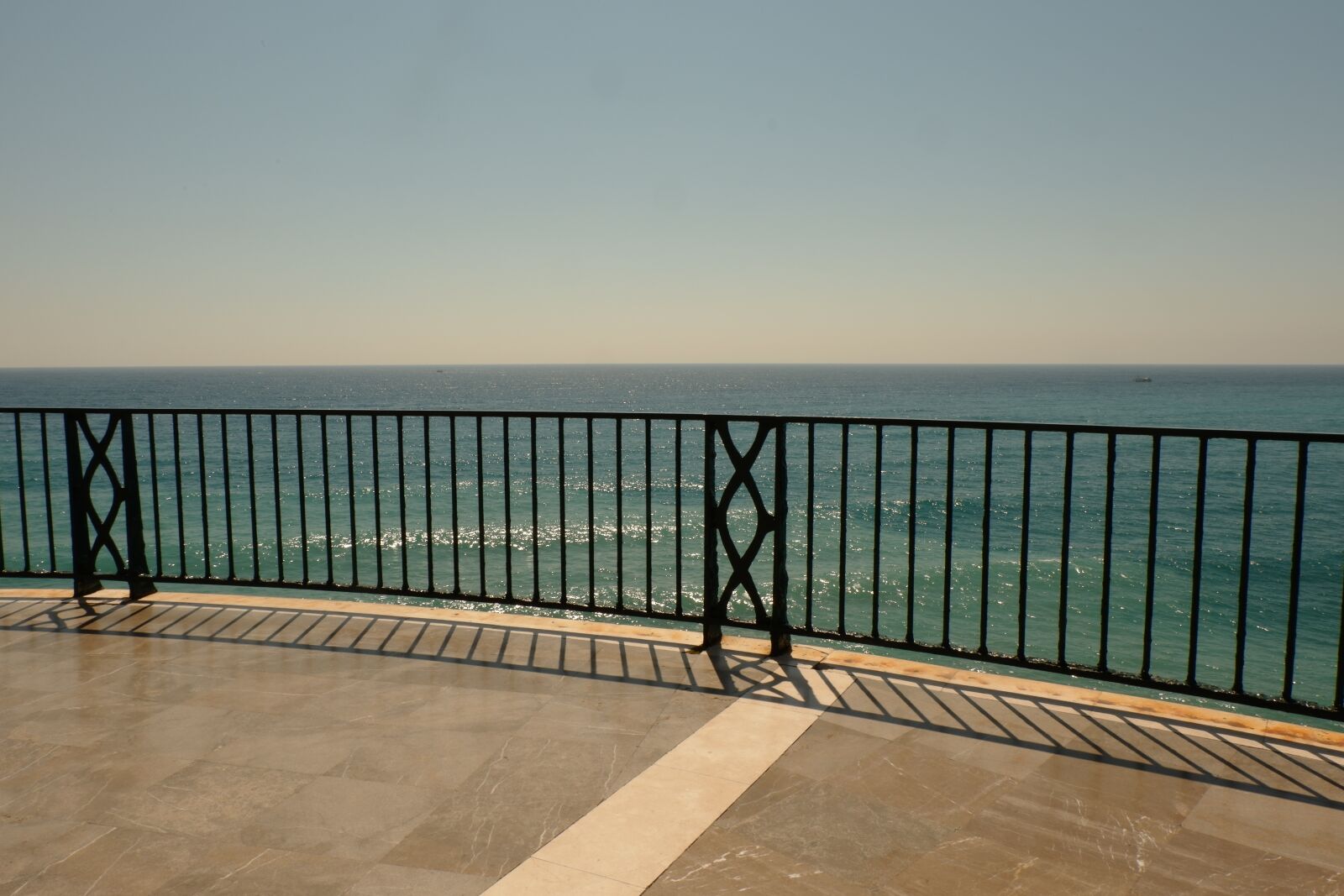 Fujifilm X-A3 + Fujifilm XC 16-50mm F3.5-5.6 OIS II sample photo. Europe, sea, balcony photography