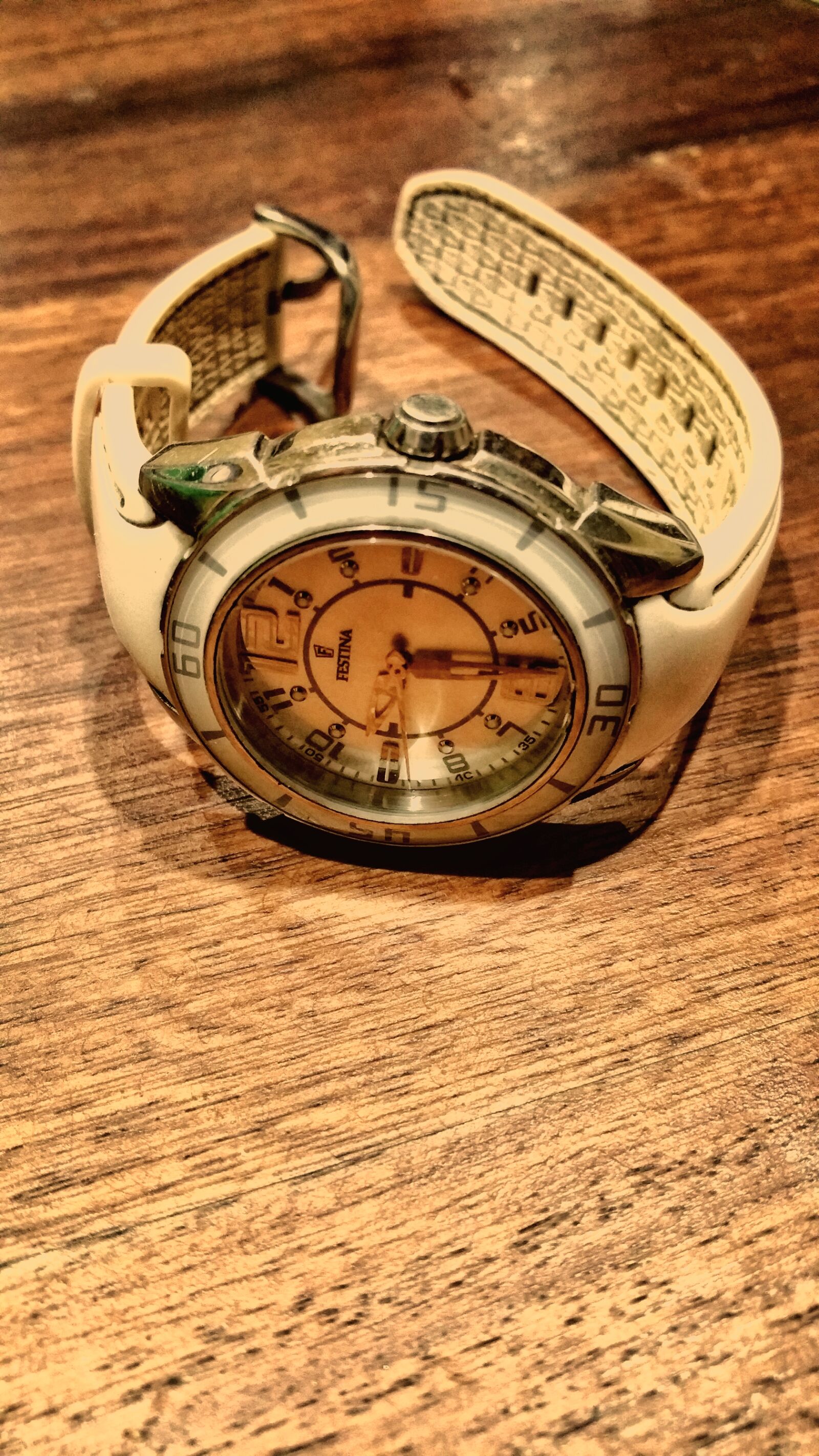 Samsung Galaxy Note4 sample photo. Brown, close, up, instrument photography