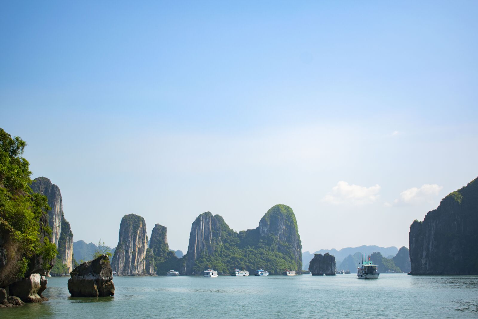 Nikon D3500 sample photo. Halong bay, blue sky photography