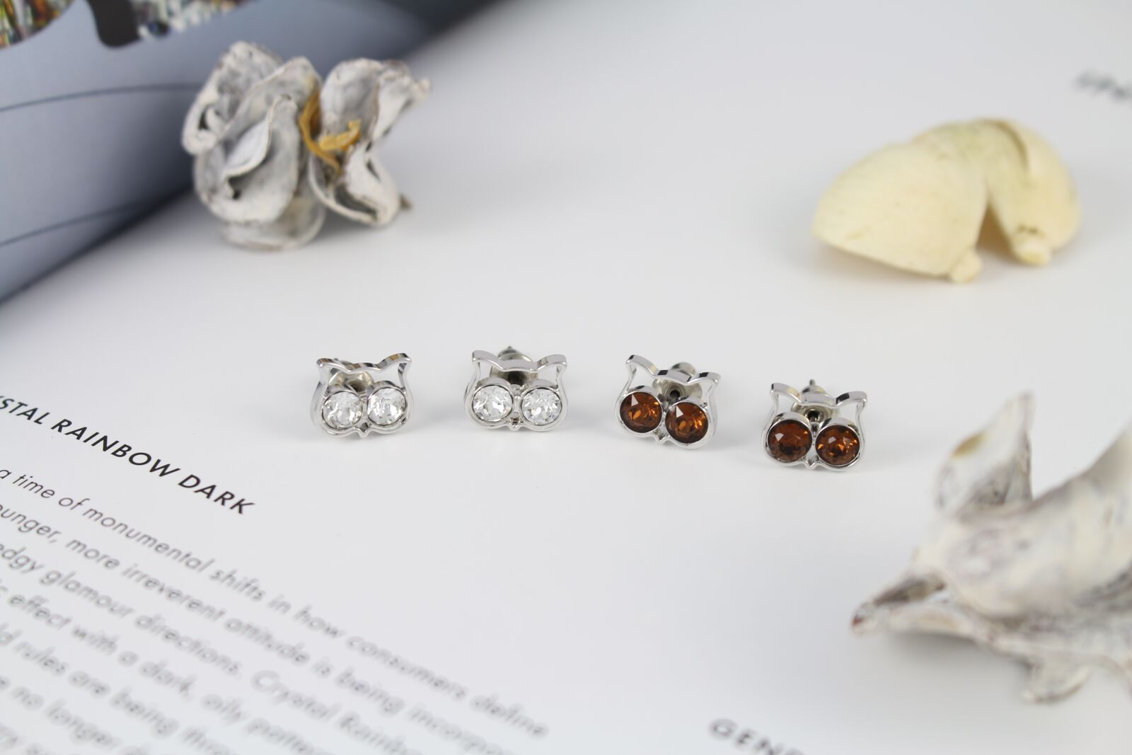 Canon EOS 700D (EOS Rebel T5i / EOS Kiss X7i) sample photo. Girls, attend class, earrings photography