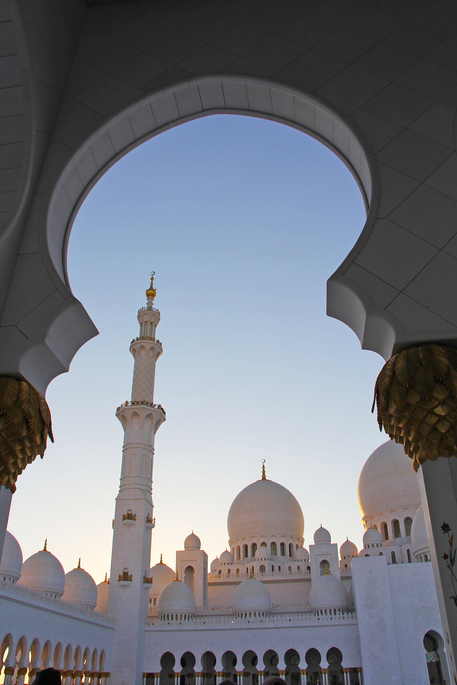 Canon EF-S 18-200mm F3.5-5.6 IS sample photo. Pray, muslim, sheikh zayed photography
