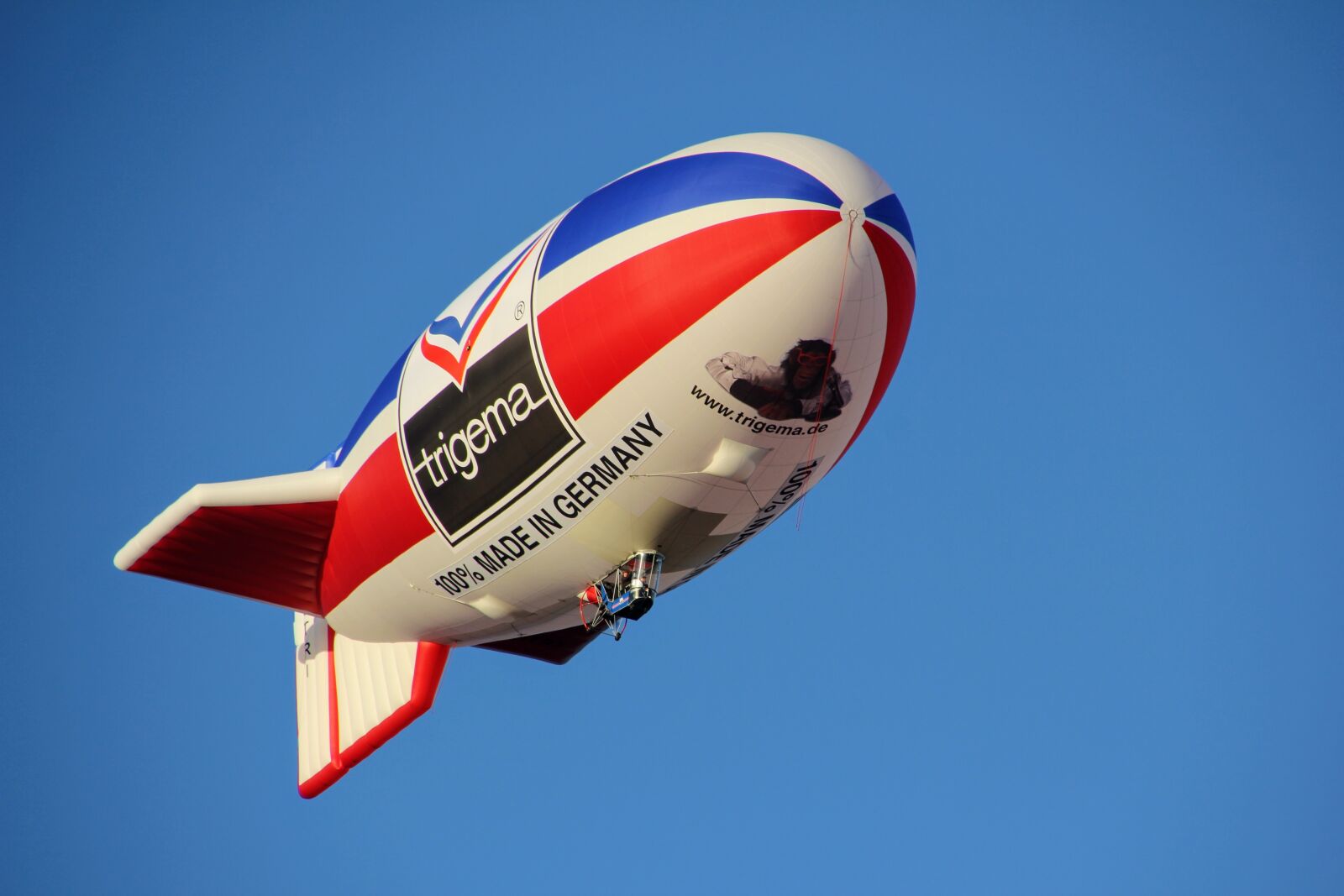 Canon EOS 60D sample photo. Airship, trigema, flying object photography