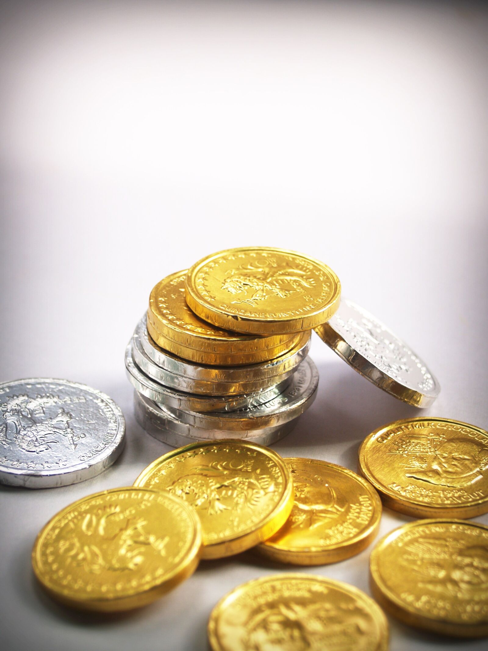 Olympus E-300 (EVOLT E-300) sample photo. Coin, gold, cash photography