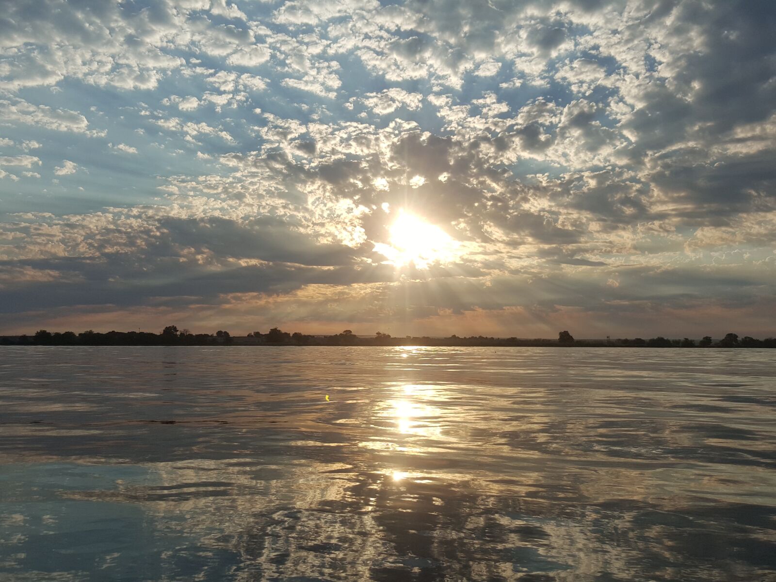 Samsung Galaxy Note5 sample photo. Sunrise, boating, shore photography