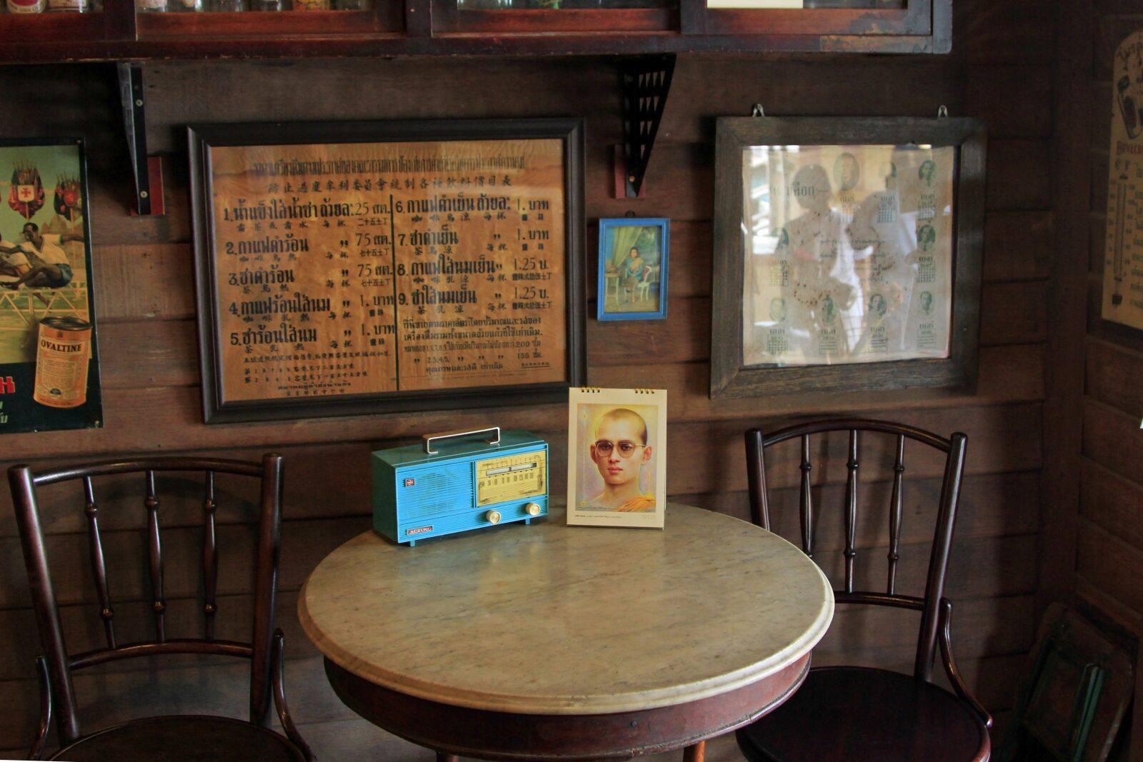 Canon EOS 60D + Canon EF 24-105mm F4L IS USM sample photo. Coffee shop, retro, old photography