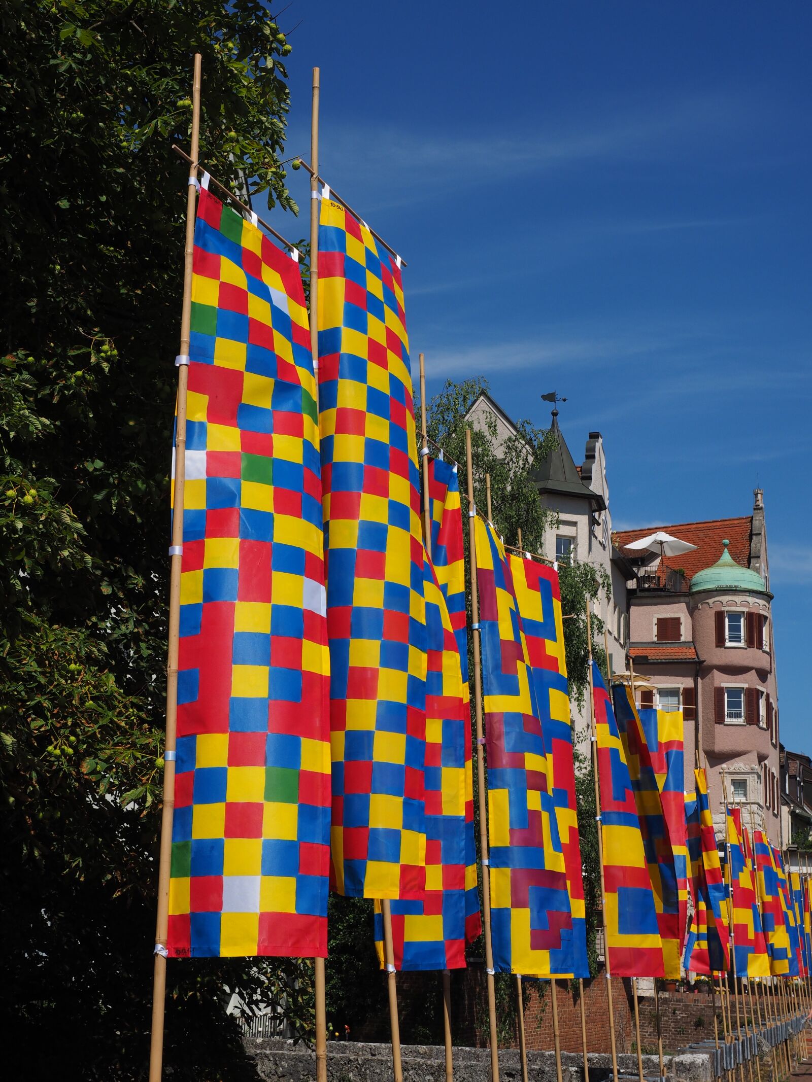 Olympus OM-D E-M1 + Olympus M.Zuiko Digital ED 12-40mm F2.8 Pro sample photo. Flags, colorful, blow photography