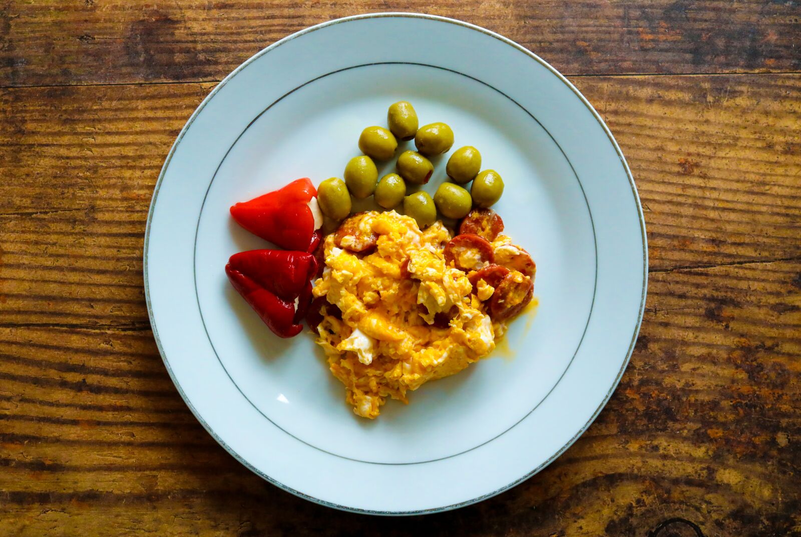 Canon EOS R + Canon RF 35mm F1.8 IS STM Macro sample photo. Omelette, chorizo, peppers photography