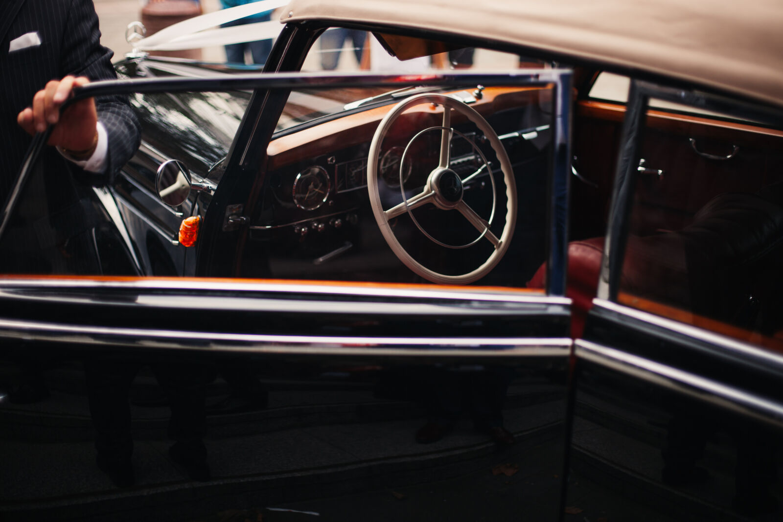 Canon EOS 5D Mark II sample photo. Black, classic, car, inside photography