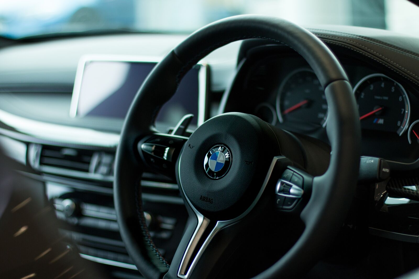 Canon EOS 70D + Canon EF 50mm F1.4 USM sample photo. Bmw, steering wheel, vehicle photography